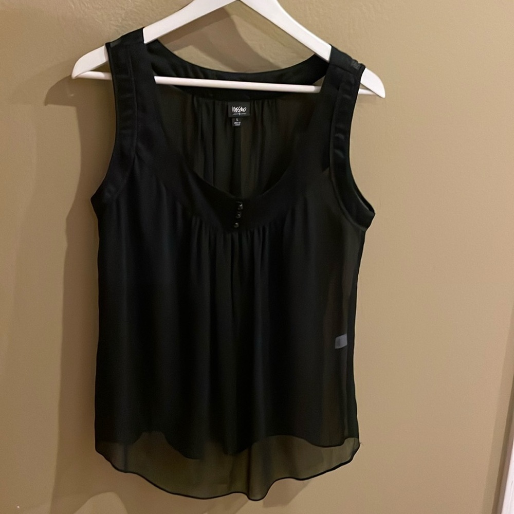 Massimo size L sheer with satiny neck & arm holes -3 button detail.